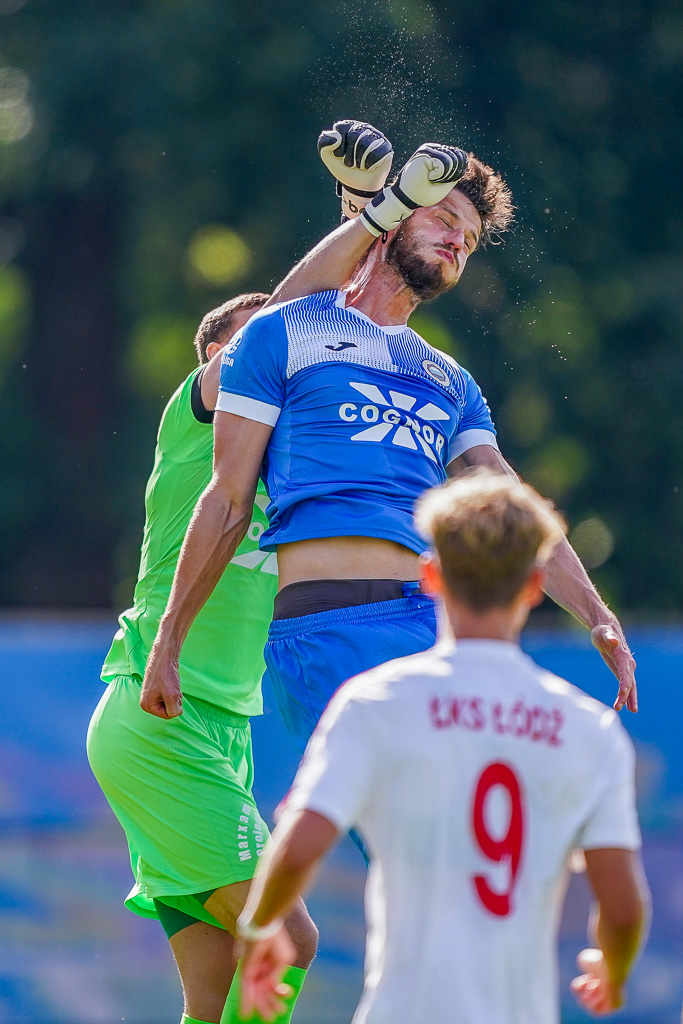 HUTNIK KRAKOW - LKS II LODZ 2 LIGA PILKA NOZNA